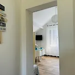 Apartment La Little White House