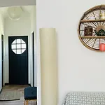 La Little White House Apartment